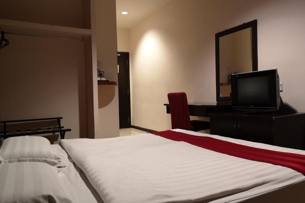 Oyo 89908 Hotel Kensington Sandakan Exterior photo