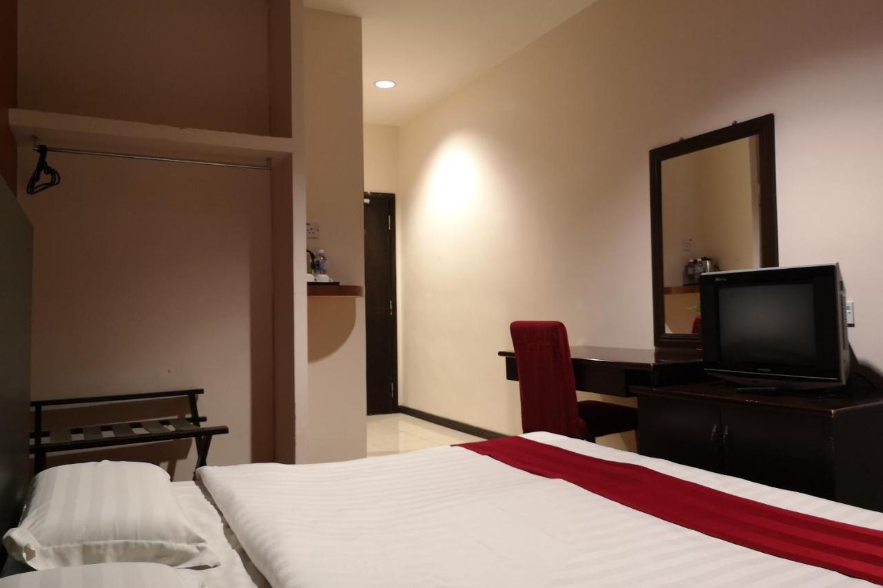 Oyo 89908 Hotel Kensington Sandakan Exterior photo