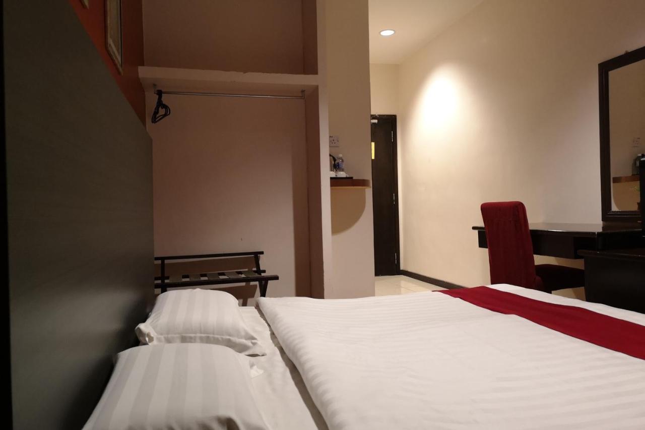 Oyo 89908 Hotel Kensington Sandakan Exterior photo