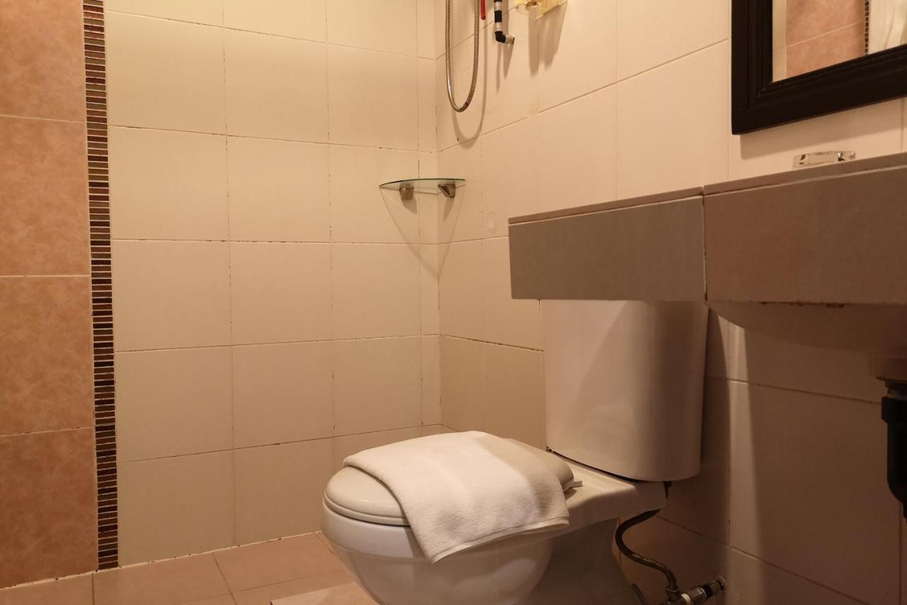Oyo 89908 Hotel Kensington Sandakan Exterior photo