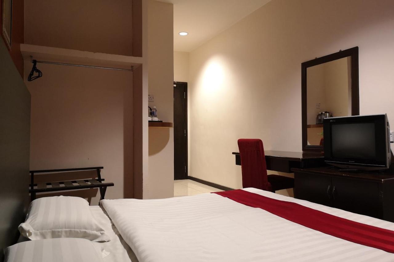 Oyo 89908 Hotel Kensington Sandakan Exterior photo