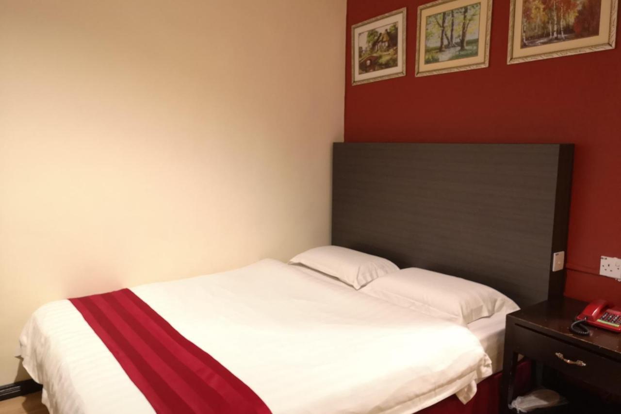 Oyo 89908 Hotel Kensington Sandakan Exterior photo